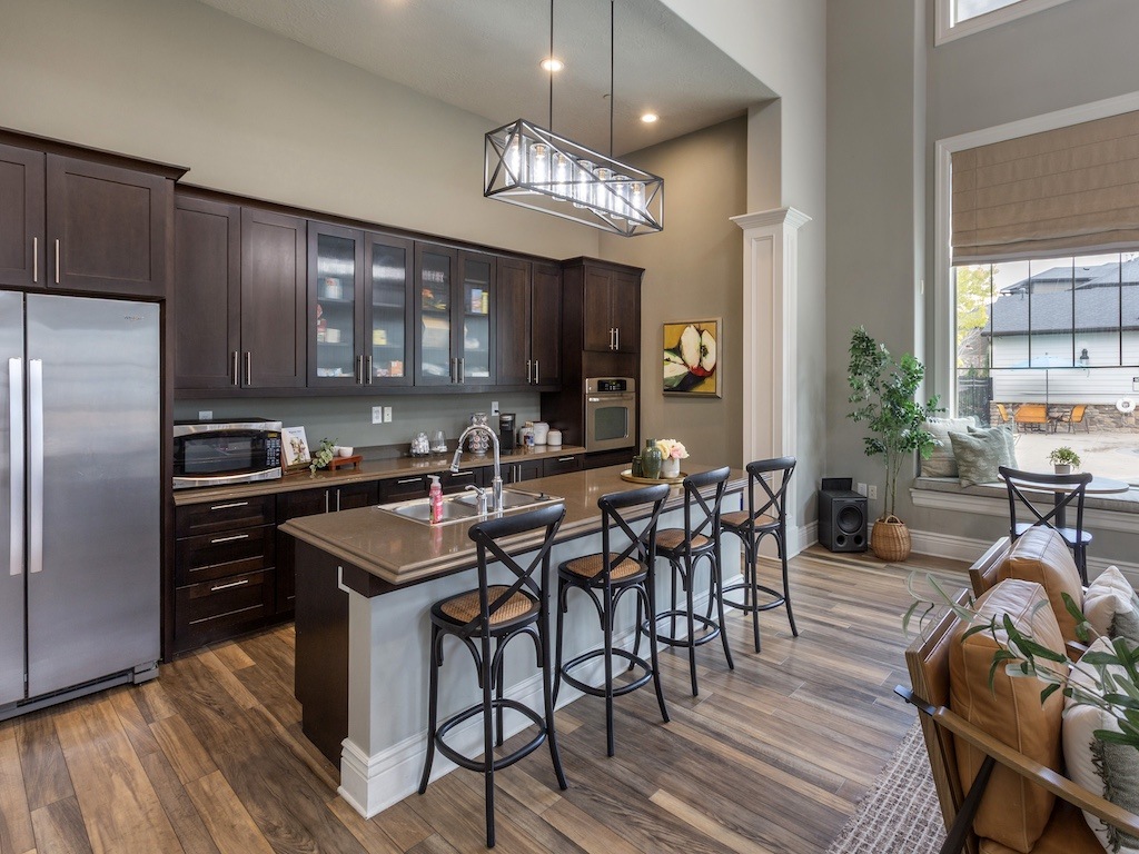 San Tropez Apartments & Townhomes